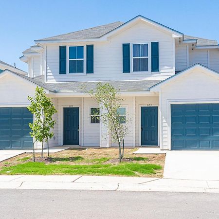 Gorgeous, Brand New 3 Bedrooms Home- Built 2024, Near Seaworld & Lackland Afb San Antonio Exterior foto