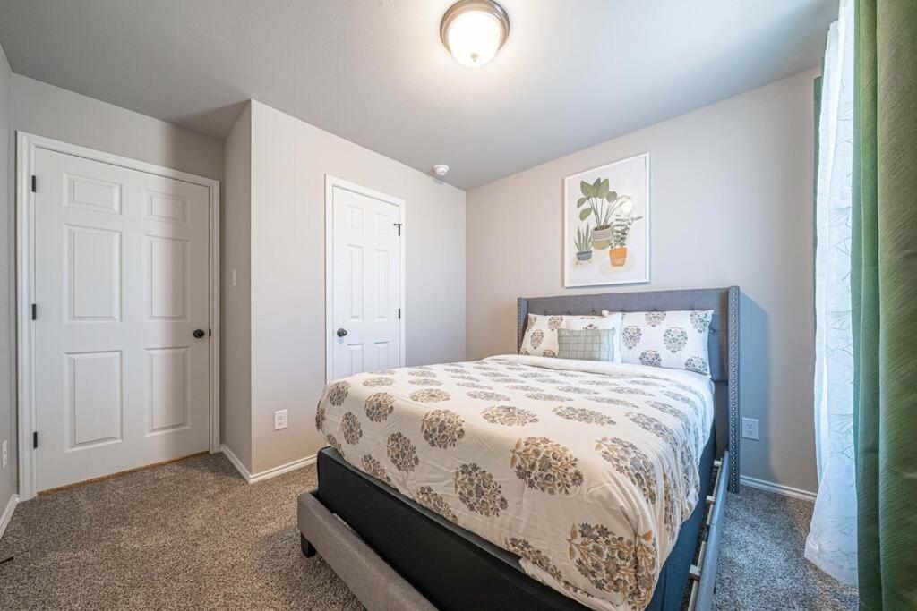 Gorgeous, Brand New 3 Bedrooms Home- Built 2024, Near Seaworld & Lackland Afb San Antonio Exterior foto
