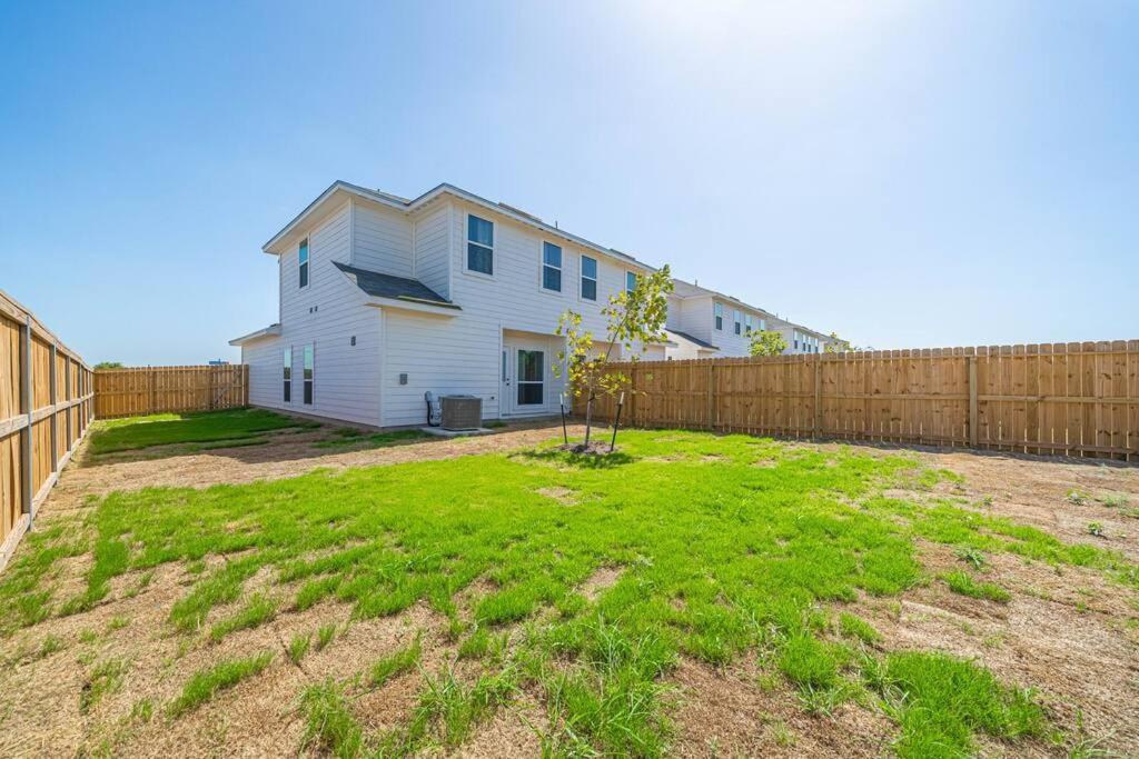 Gorgeous, Brand New 3 Bedrooms Home- Built 2024, Near Seaworld & Lackland Afb San Antonio Exterior foto