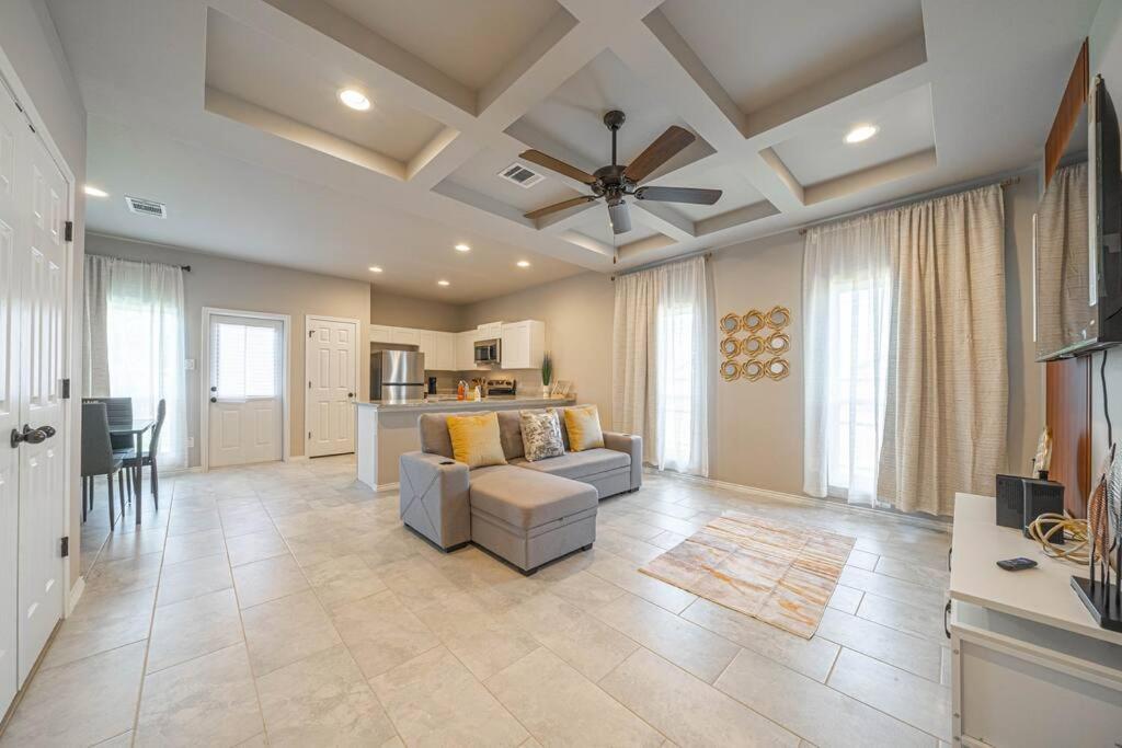Gorgeous, Brand New 3 Bedrooms Home- Built 2024, Near Seaworld & Lackland Afb San Antonio Exterior foto