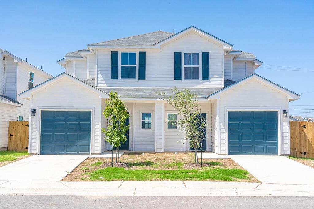 Gorgeous, Brand New 3 Bedrooms Home- Built 2024, Near Seaworld & Lackland Afb San Antonio Exterior foto