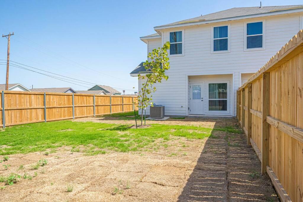 Gorgeous, Brand New 3 Bedrooms Home- Built 2024, Near Seaworld & Lackland Afb San Antonio Exterior foto