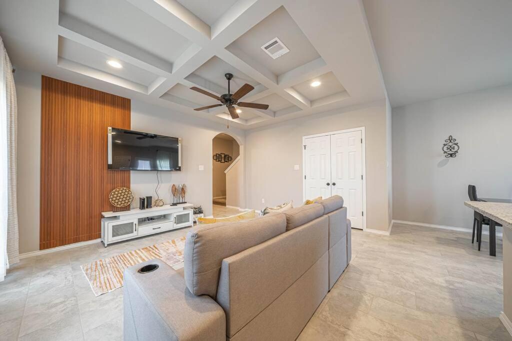 Gorgeous, Brand New 3 Bedrooms Home- Built 2024, Near Seaworld & Lackland Afb San Antonio Exterior foto