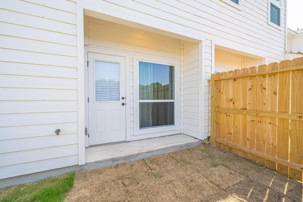 Gorgeous, Brand New 3 Bedrooms Home- Built 2024, Near Seaworld & Lackland Afb San Antonio Exterior foto