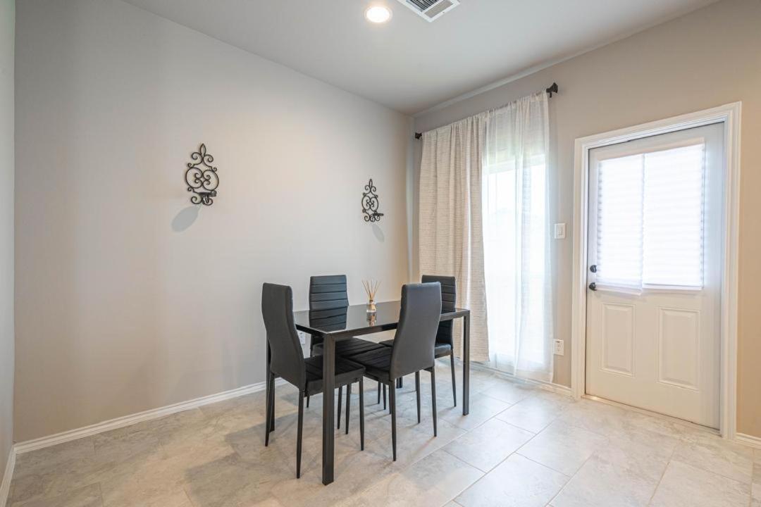 Gorgeous, Brand New 3 Bedrooms Home- Built 2024, Near Seaworld & Lackland Afb San Antonio Exterior foto