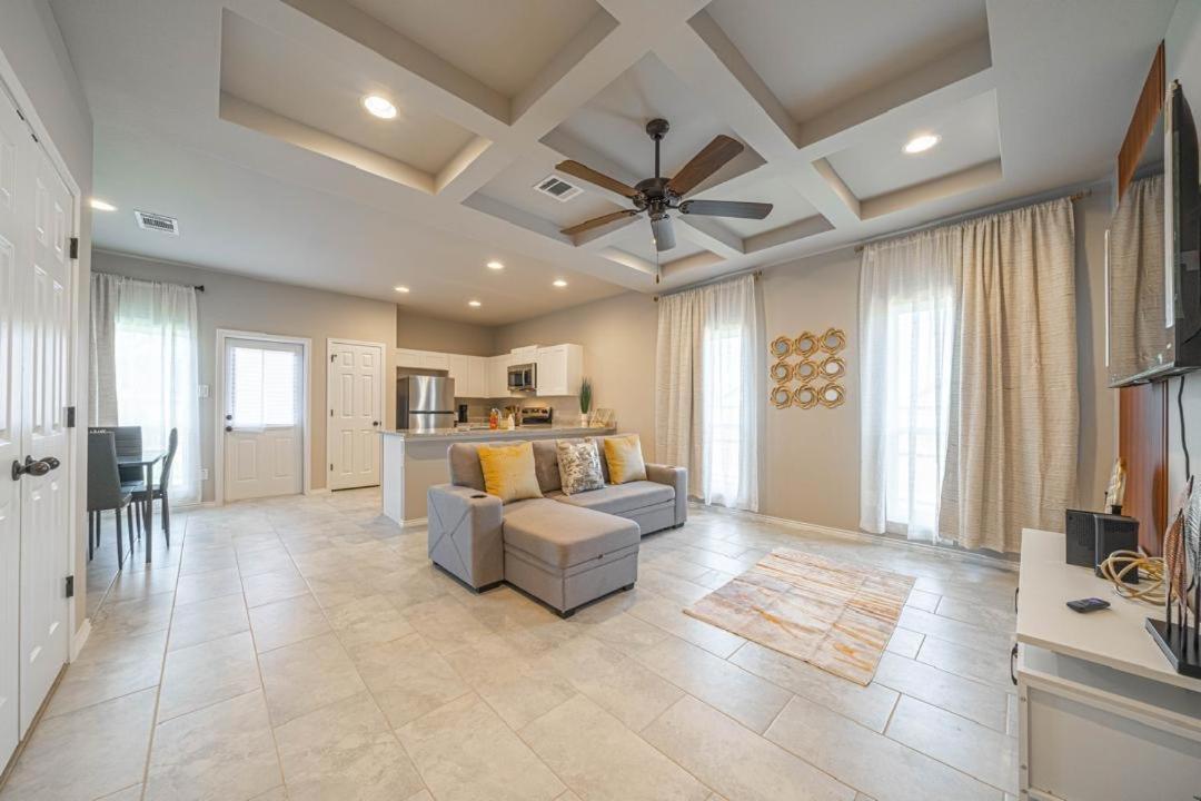 Gorgeous, Brand New 3 Bedrooms Home- Built 2024, Near Seaworld & Lackland Afb San Antonio Exterior foto